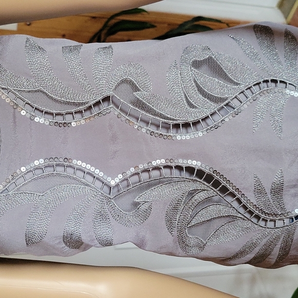 Express Sleeve less Top - Picture 2 of 5